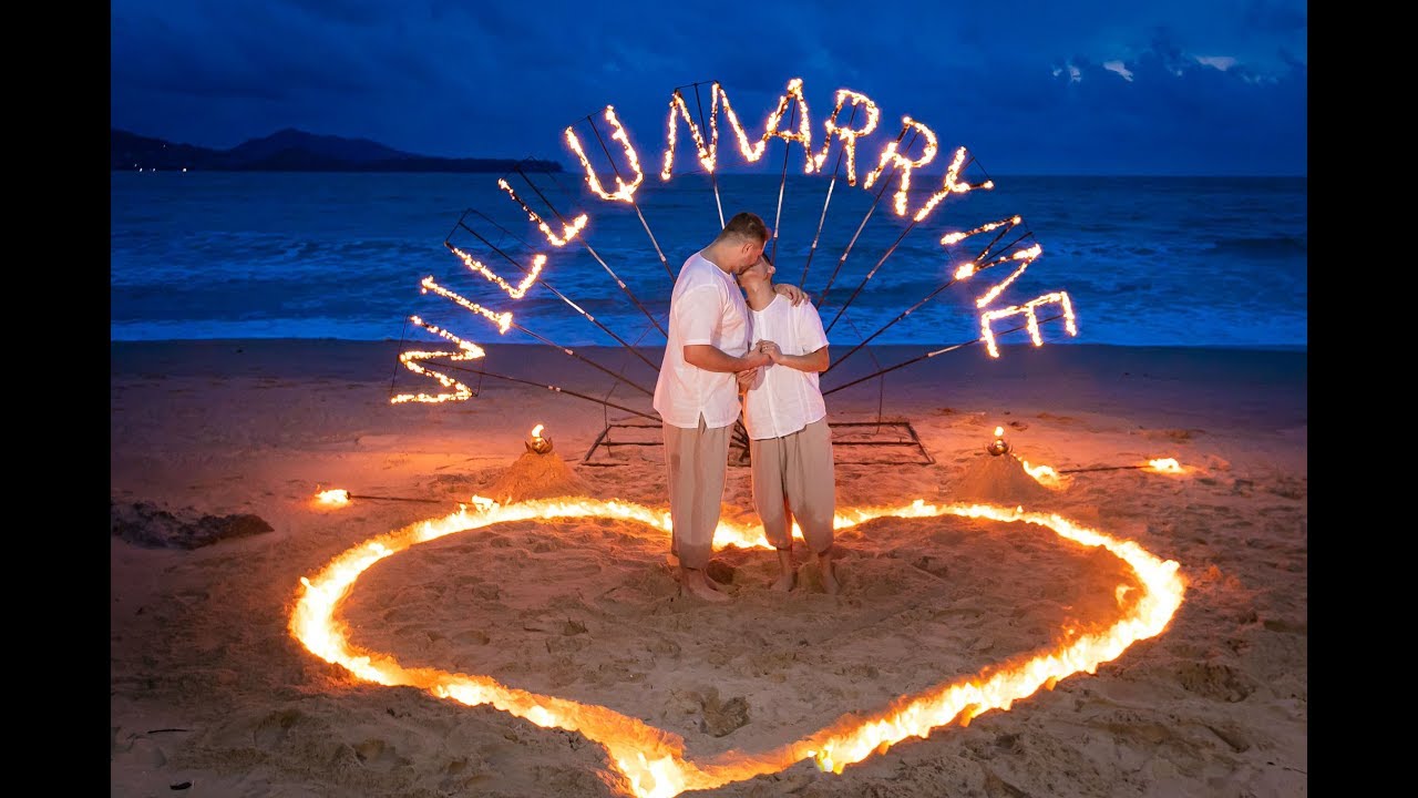 Phuket Svadby & Plánovač udalostí - Bespoke SKÚSENOSTI - Same Sex Marriage Proposal With Fire Sign
