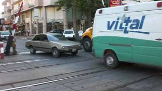 preview picture of video 'Buenos Aires - Ambulance Crossing Railway'