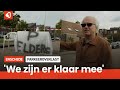 Bewoners blokkeren Mina Krusemanstraat uit onvrede over parkeeroverlast.