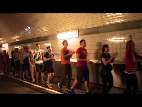 "Kölsche Jung": Spontankonzert im alten Hamburger Elbtunnel