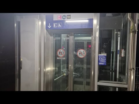 Sehr stark schleifender ThyssenKrupp Aufzug von 2011 im Bahnhof Marl-Sinsen.