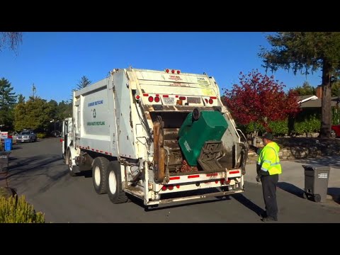 Loud Volvo WXLL Heil 5000 on Heavy Greenwaste → Mission Country Disposal