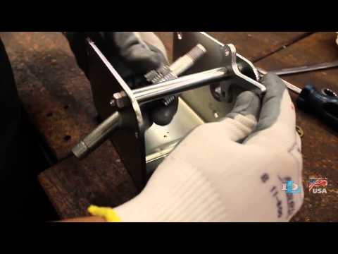 Replacing the Drive Shaft on Single Speed Pulling Winches Step By Step - iboats.com