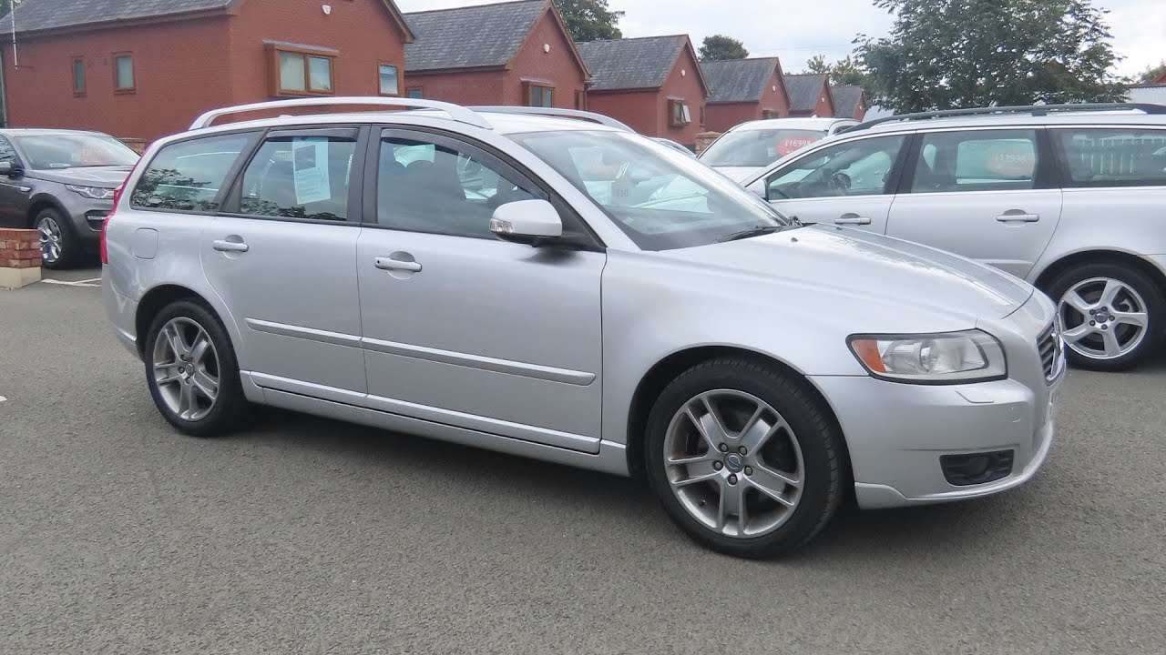2009 Volvo V50 2.0 D SE Lux - Start up and full vehicle tour