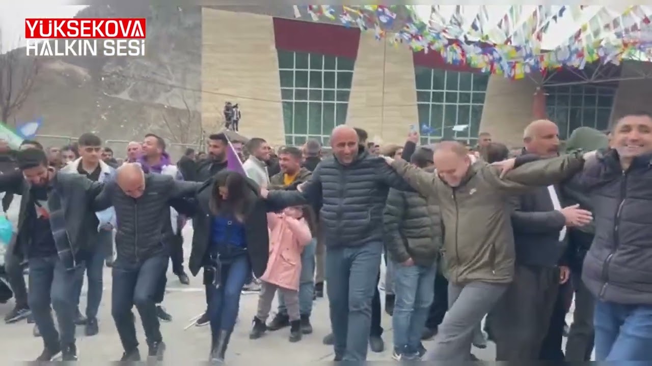 Hakkari Newroz’unu binler kutladı