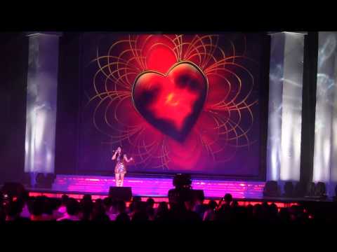 BáoNga.com - Tiết mục biểu diễn của Hương Tràm tại Moscow 2013