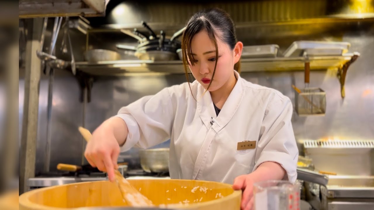 22歳女性副料理長の素顔。博多の寿司酒場に密着！！