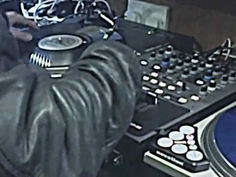 Harry Love 's impromptu b2b session in Westend DJ