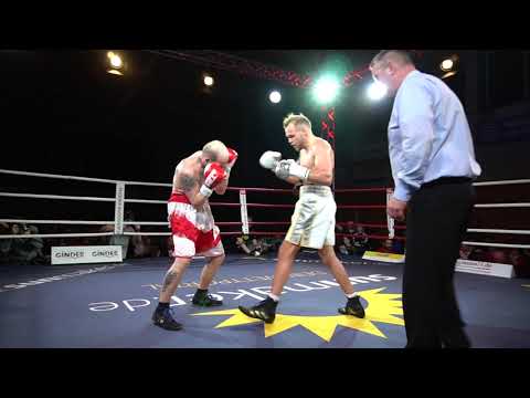 Titelkampf der Profiboxer im Mittelgewicht: Mario Jassmann gegen Mika Joensuu