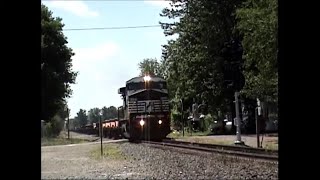 preview picture of video 'Norfolk Southern Baretable Train at Milford Jct., Indiana'