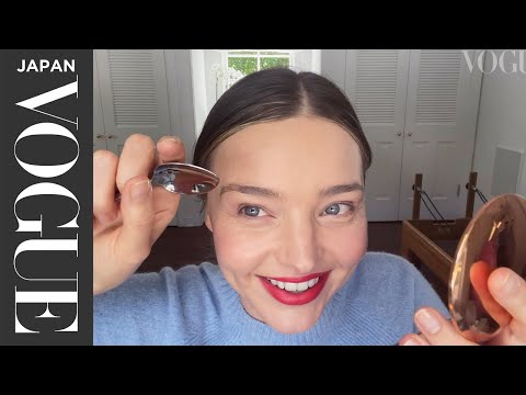 米蘭達-可兒約會的妝容--米蘭達-可兒的風格。| 我的美容祕訣 - VOGUE JAPAN (ミランダ・カー流、デートに使える勝負メイク。| My Beauty Tips | VOGUE JAPAN)