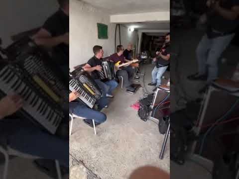 Kolo u garaži - Orkestar Zlatnici i Milos Markas 🎻