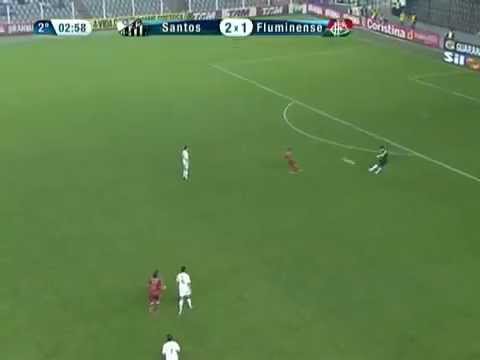 Os dois chapeus de Neymar em cima do argentino Lanzini