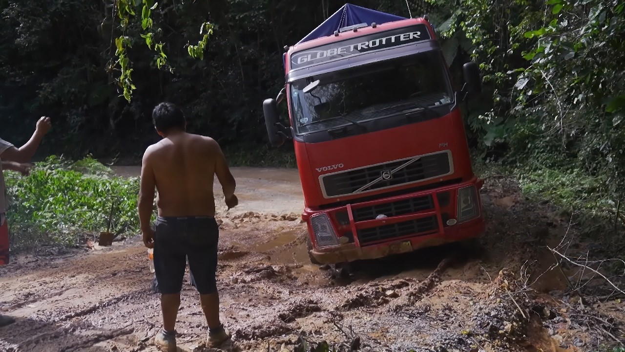 Peru, Struggling in the Jungle | Deadliest Journeys