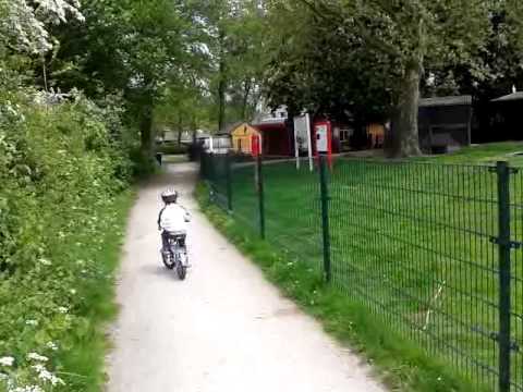 Dim: spring maar achterop.....