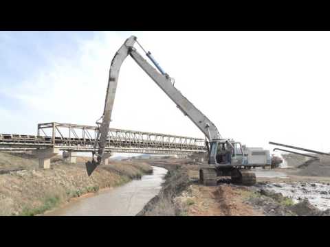 Liebherr 942 Long Reach Excavator - Dredging Canal