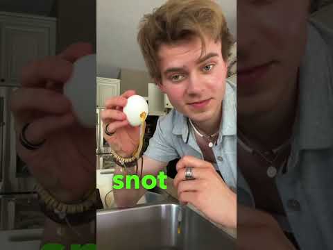 Convincing my little brother there’s a living chicken in our egg😂 🐣