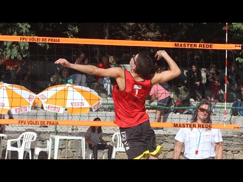 Hauari and Gabriel vs. Leão and Xande. Final of the Regional Under-17 Beach Volleyball Championship.