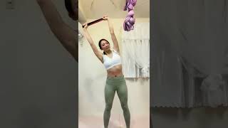 タオル一枚で背中&腹斜筋ストレッチ