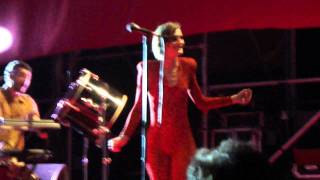 Yelle - Live at Sónar 2011 - Qui est cette fille? / Unillusion