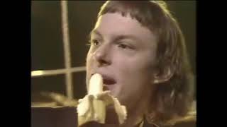The Dickies =  Banana Splits = (Tra La La Song)