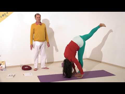 Stehender Spagat aus der Vorwärtsbeuge - Yoga Asana Lexikon