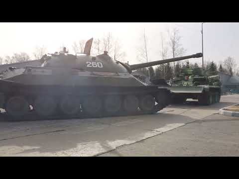 An attempt of restoration of the IS-7 heavy tank in Russian Patriot park