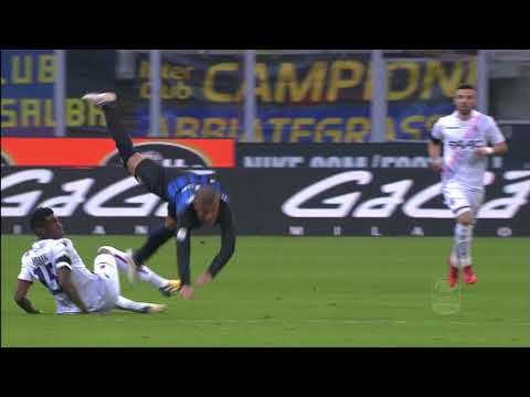 L' espulsione di Mbaye - Giornata 24 - Serie A TIM 2017/18