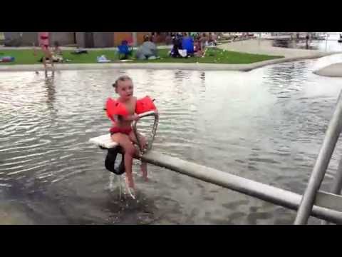 Bea a máma na houpačce - biotop Komárov