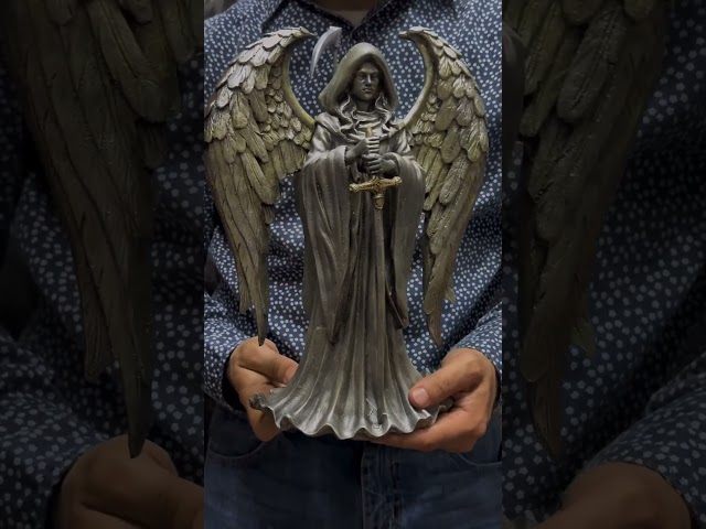 Vídeo relacionado con Veronese Design Santa Muerte Rosario - Estatua de ángel de la Muerte con Acabado de Bronce Antiguo
