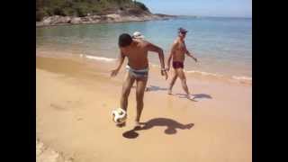 preview picture of video 'Praia de Bacutia - Guarapari - ES (Meninas do Bote) em HD'