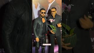 Download lagu Tiger Shroff With Father Jackie Shroff Attends Roshan's Party mp3
