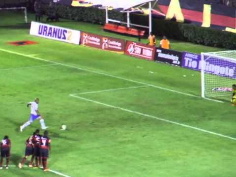 Gol de Souza. Vitória 2 X 3 Bahia (1/5/11)