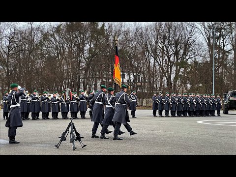 Truppenfahne des Wachbataillons: Marsch aus der Zeit Friedrichs des Großen - Bundeswehr Gelöbnis