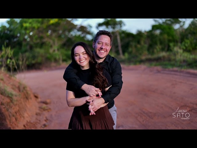 Cachoeira para fazer ensaios de casal. A Cachoeira do Indaiazinho é perfeita para ensaios de família e casal, localizada à 30km de distância de São Gotardo-MG.'