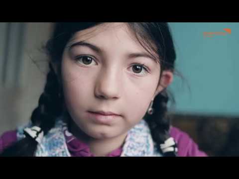 "Este nevoie de un sat întreg pentru a creşte un copil!"