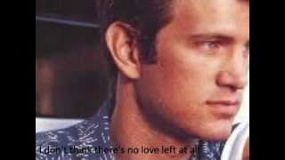 Chris Isaak - Waiting For The Rain To Fall (lyrics)