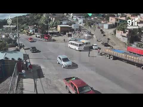 Accidente de bus en el Anillo Periférico a la altura de la colonia Ulloa.