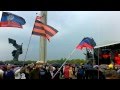 Флаги Донецкой Народной Республики в Риге у Памятника освободителям 9 мая 2014 