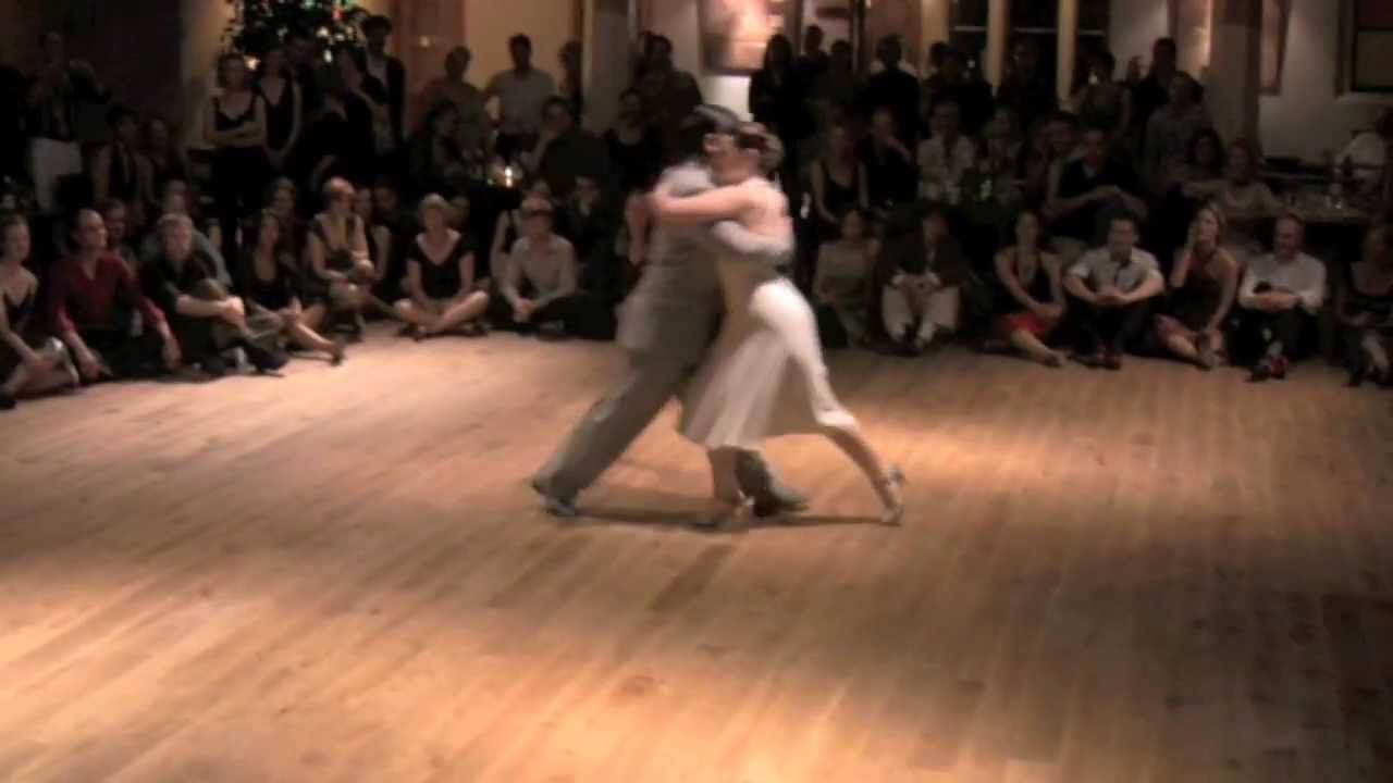 Ariadna Naveira y Fernando Sanchez 1/4 La Vida Es Corta