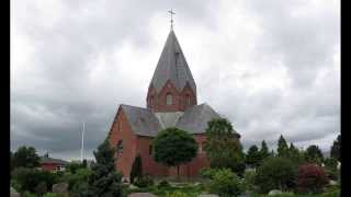 preview picture of video 'Hadsund kirke og dens klokkespil'