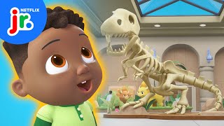 Cody's Learn By Looking Dinosaur Song 🦖 CoComelon Lane | Netflix Jr