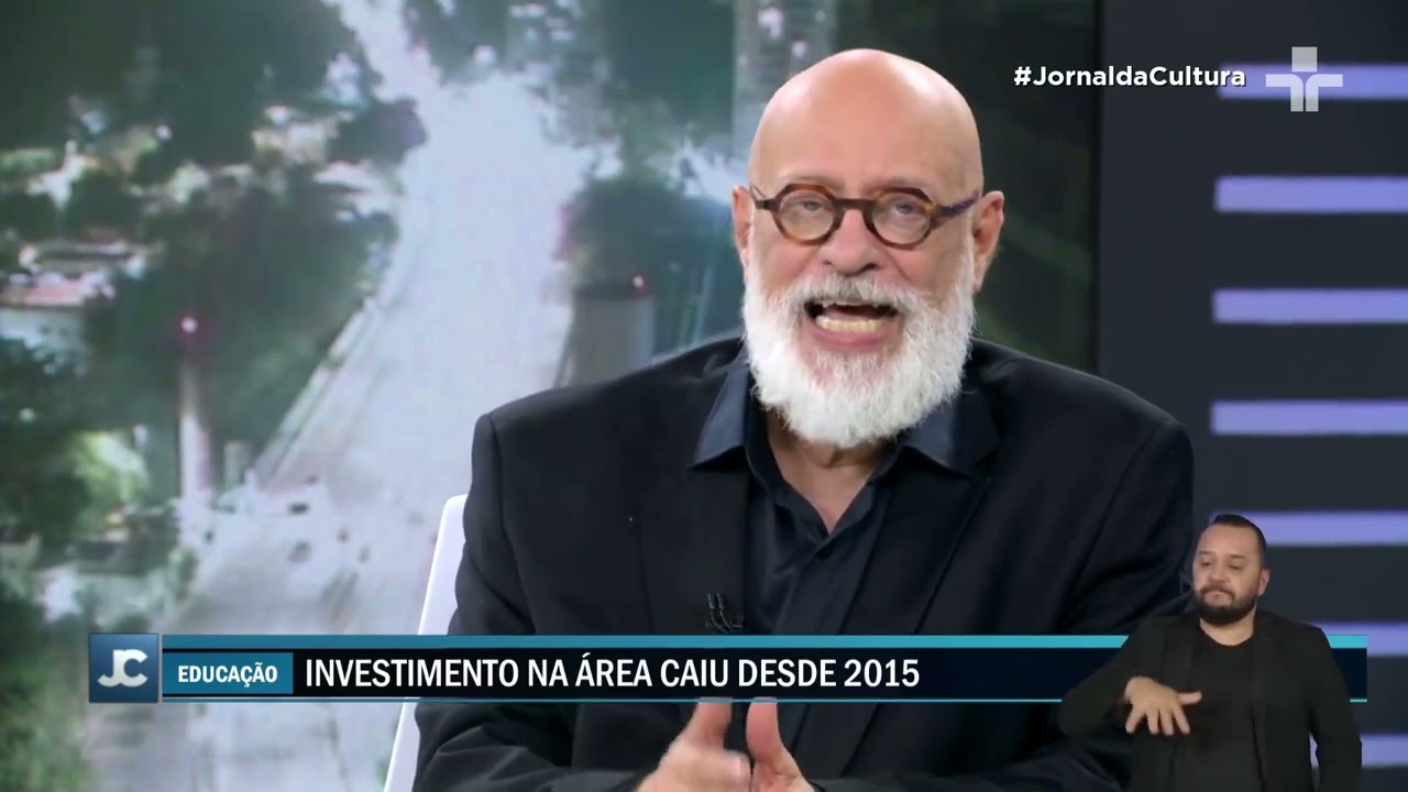 Salários de professores brasileiros: comentaristas criticam baixa remuneração na profissão