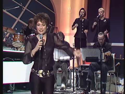 Before  Eurovision Song Contest  Niamh Kavanagh make her TV Debut with the group Off the Record 1990