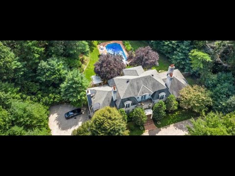 32 Bull Path  -  East Hampton, NY