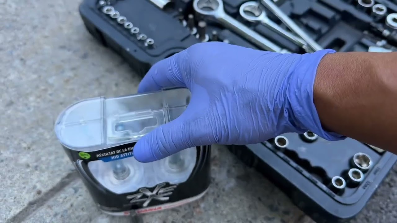 2004 Kawasaki Z1000 bulb headlight change