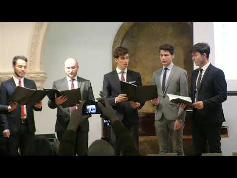 Moare un Om pe Calvar - Adventus Vocal Group