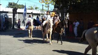 preview picture of video 'Desfile de caballería ( Minas y Abril 2012 )'