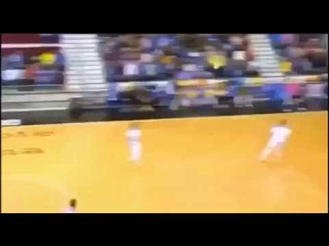 Futsal, incredibile rovesciata e gol di Dani Santos