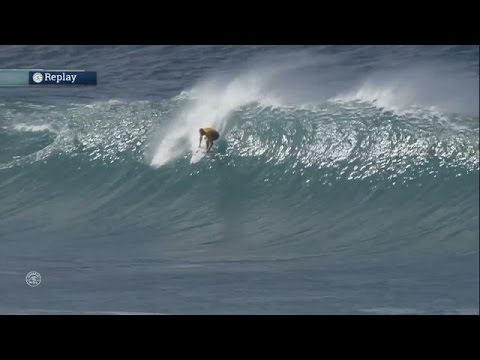 Mick Fanning Scores Hail Mary of a 9.30 to Win Heat